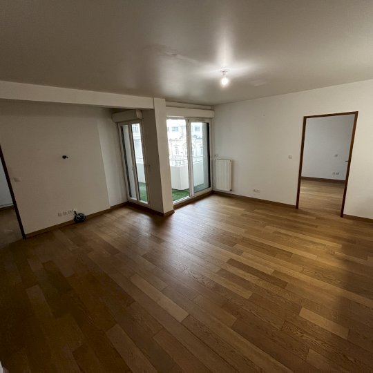 Quai du Wault: Appartement type 3 avec balcon & garage fermé Lille