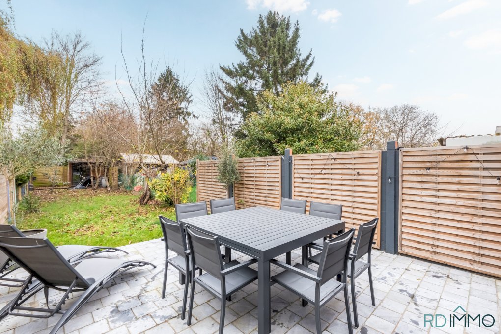 canon d'or maison rénovée avec beau jardin