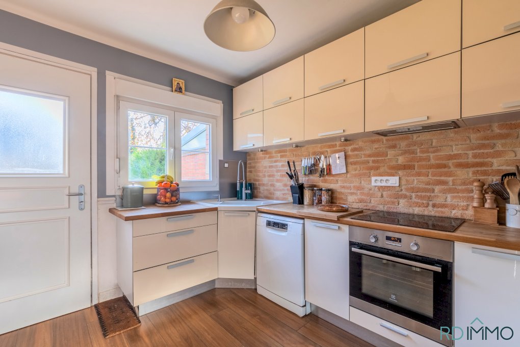 Semi-individuelle, 4 chambres, bureau, garage et jardin Sud