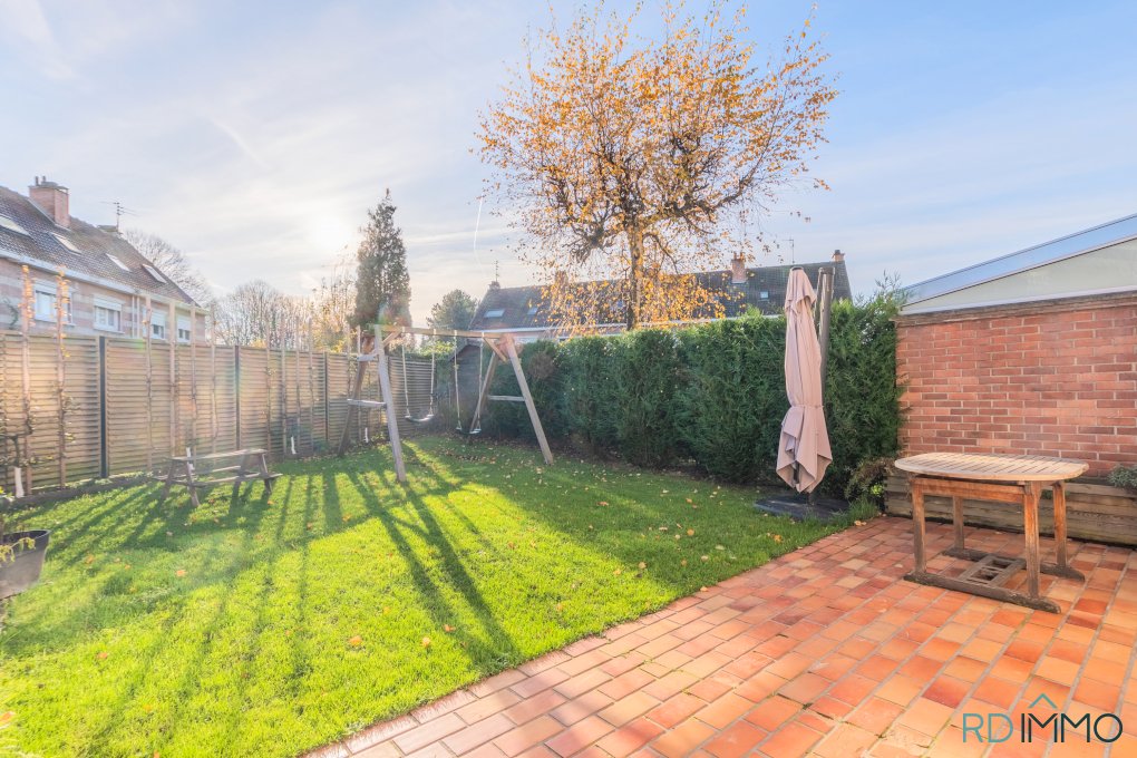 Semi-individuelle, 4 chambres, bureau, garage et jardin Sud