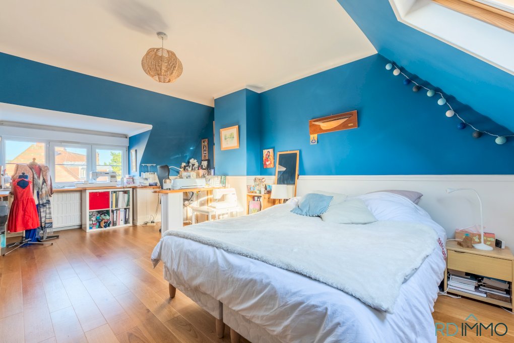 Semi-individuelle, 4 chambres, bureau, garage et jardin Sud