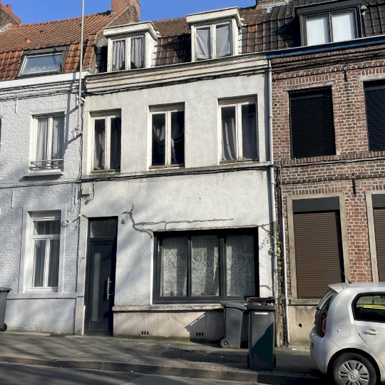 Mons Sarts: Maison à rénover avec jardin, proche métro Mons-en-Baroeul