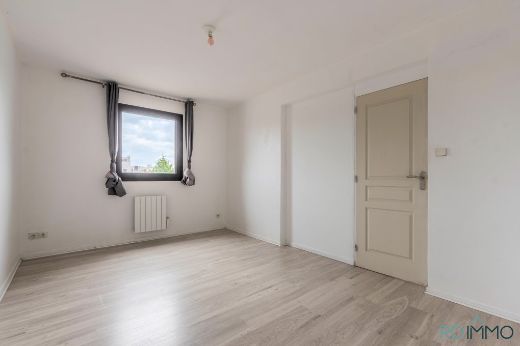 Vente appartement T2 avec balcon et box Croix centre