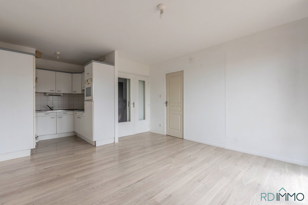 Vente appartement T2 avec balcon et box Croix centre