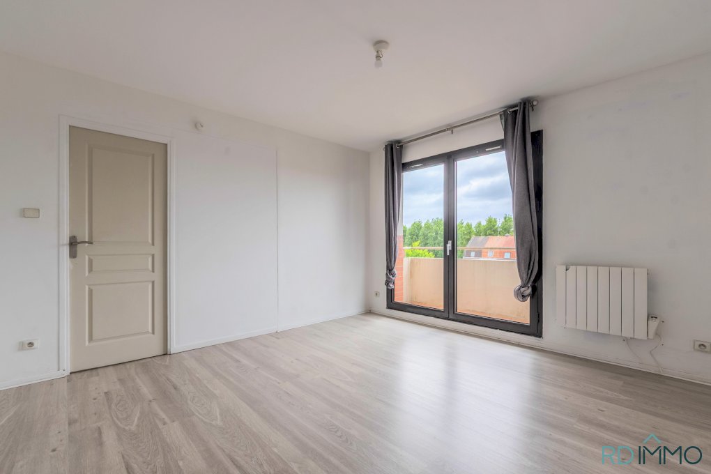 Vente appartement T2 avec balcon et box Croix centre