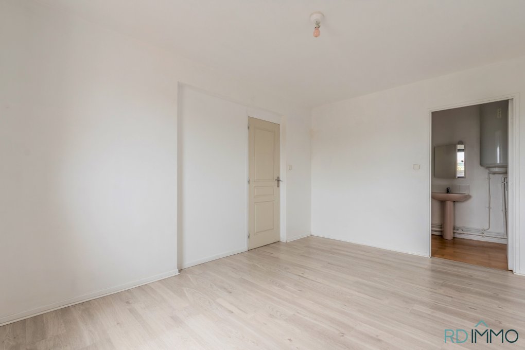 Vente appartement T2 avec balcon et box Croix centre