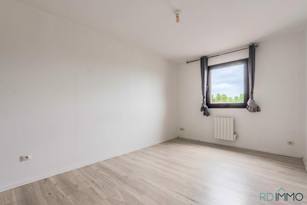 Vente appartement T2 avec balcon et box Croix centre