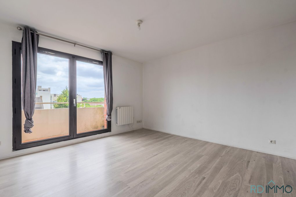 Vente appartement T2 avec balcon et box Croix centre