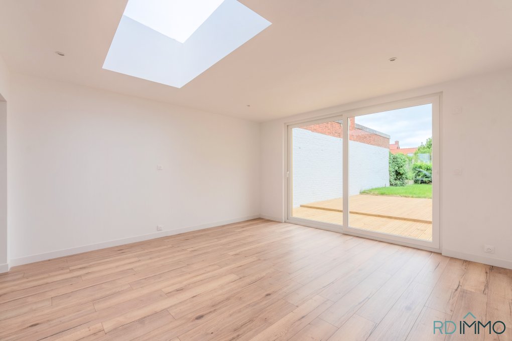 Maison rénovée à vendre à Sainghin-en-Weppes, 4 chambres, Jardin, Calme, Toiture neuve