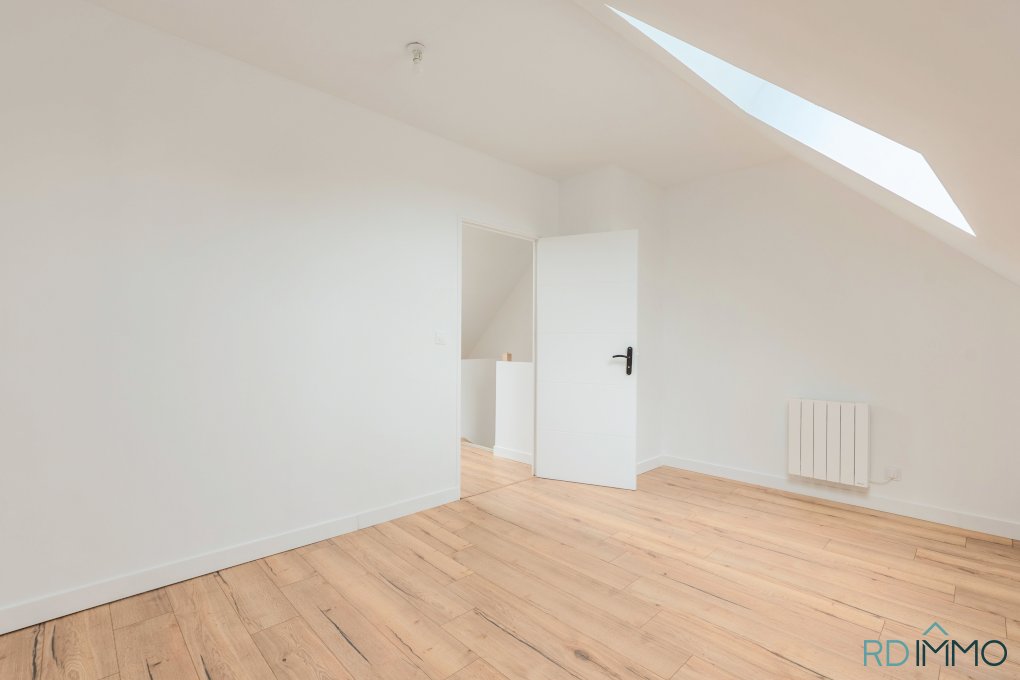 Maison rénovée à vendre à Sainghin-en-Weppes, 4 chambres, Jardin, Calme, Toiture neuve