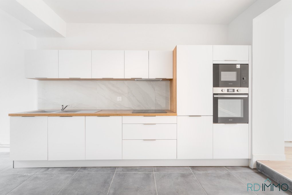 Maison entièrement rénovée avec jardin – Proche tramway Buisson et Saint-Maur