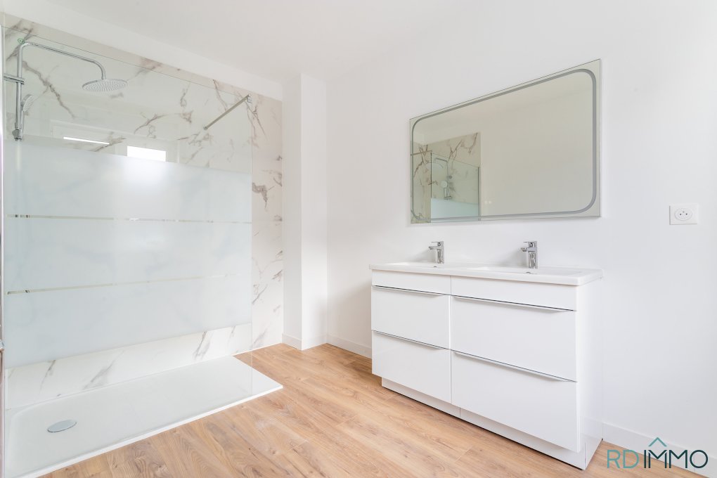 Maison entièrement rénovée avec jardin – Proche tramway Buisson et Saint-Maur