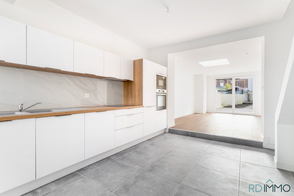 Maison entièrement rénovée avec jardin – Proche tramway Buisson et Saint-Maur