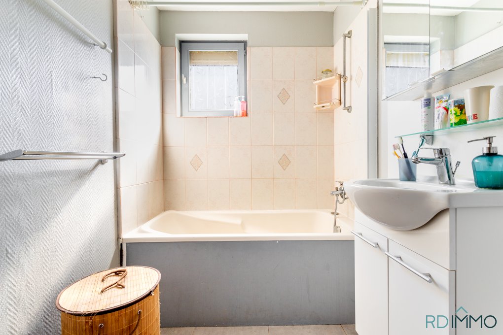 Maison 3 chambres avec jardin à La Madeleine, Garage