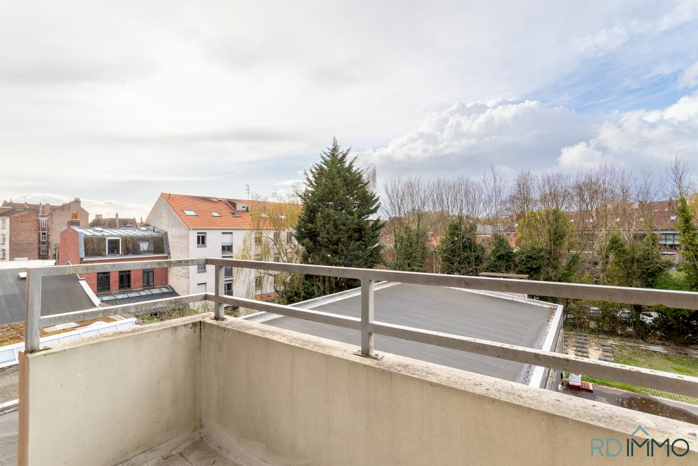 Studio lumineux avec balcon, 3ème étage