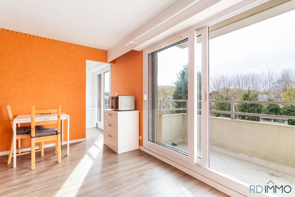 Studio lumineux avec balcon, 3ème étage