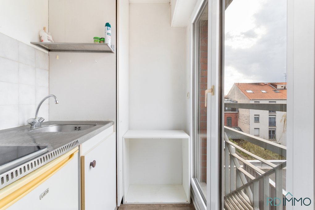 Studio lumineux avec balcon, 3ème étage