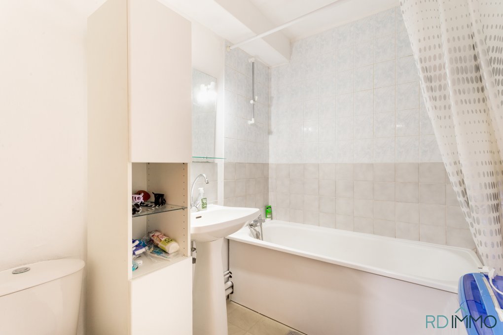 Studio lumineux avec balcon, 3ème étage