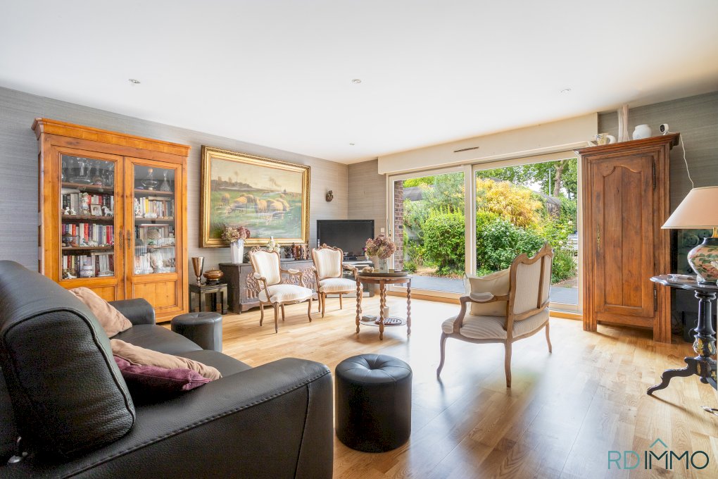 Maison individuelle 185 m² à vendre Tourcoing Avenue de la Marne - 5 chambres - Double garage - Jardin 850 m²