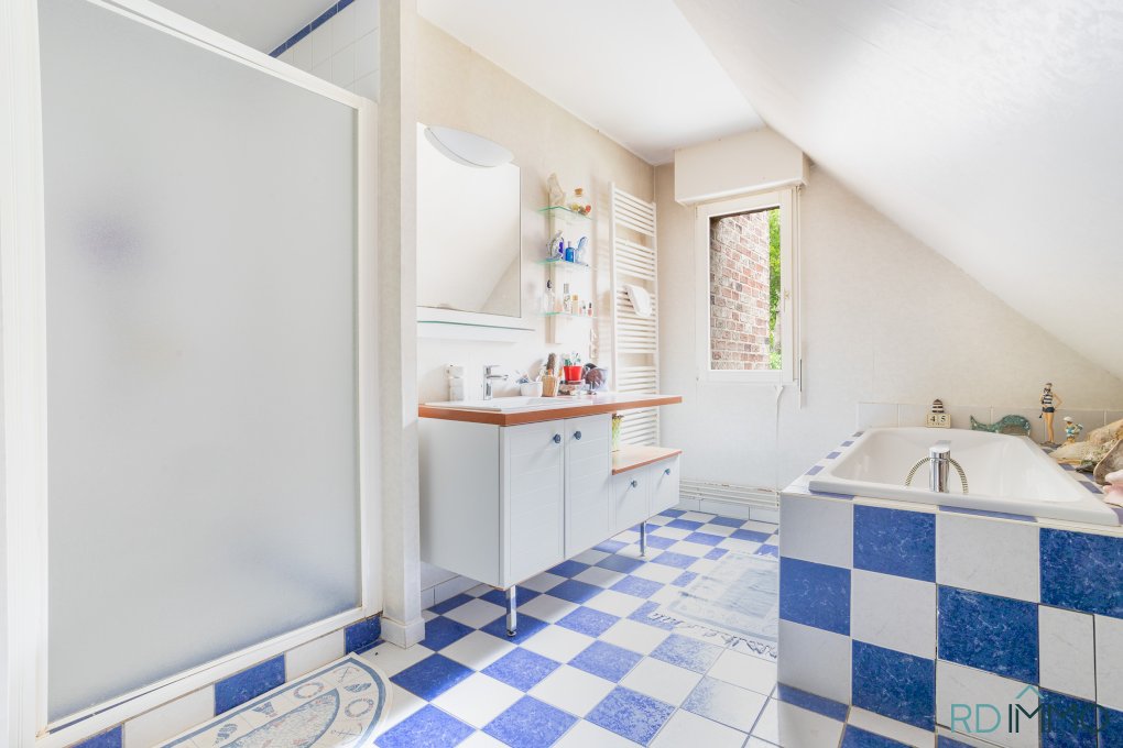 Maison individuelle 185 m² à vendre Tourcoing Avenue de la Marne - 5 chambres - Double garage - Jardin 850 m²