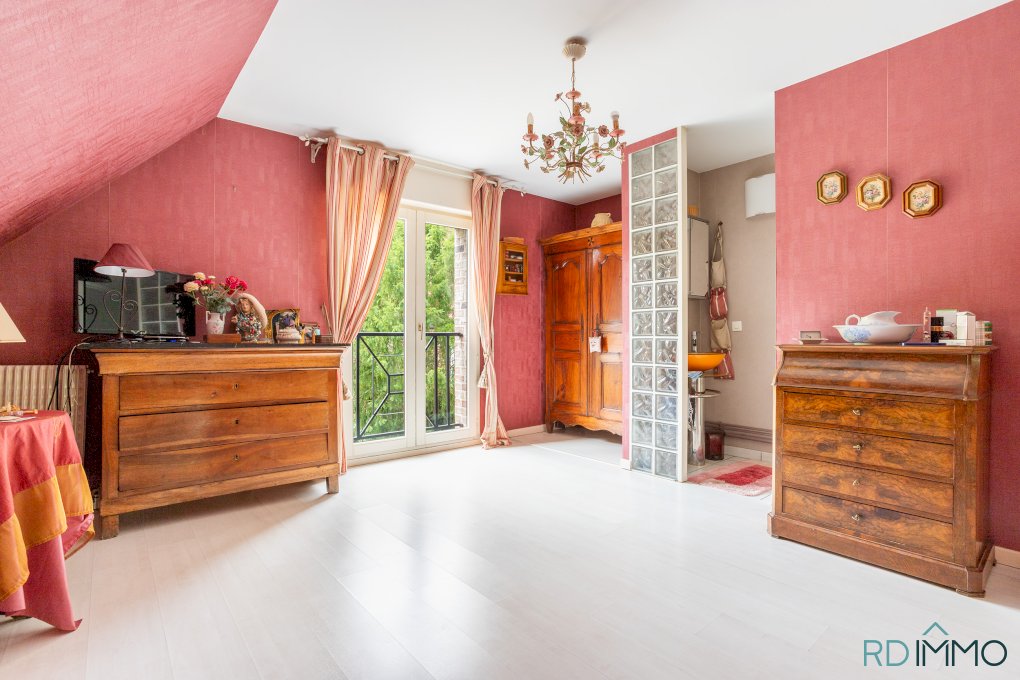 Maison individuelle 185 m² à vendre Tourcoing Avenue de la Marne - 5 chambres - Double garage - Jardin 850 m²
