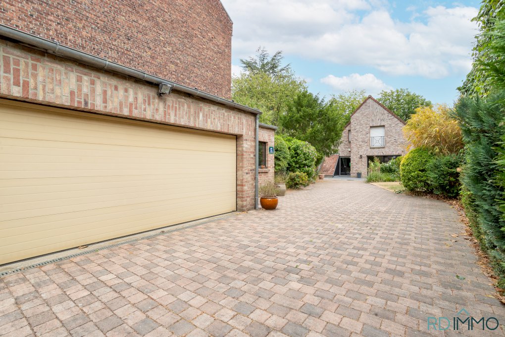 Maison individuelle 185 m² à vendre Tourcoing Avenue de la Marne - 5 chambres - Double garage - Jardin 850 m²