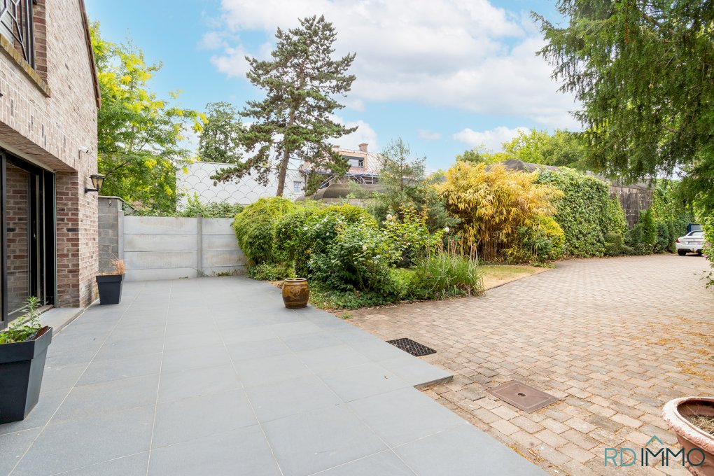 Maison individuelle 185 m² à vendre Tourcoing Avenue de la Marne - 5 chambres - Double garage - Jardin 850 m²